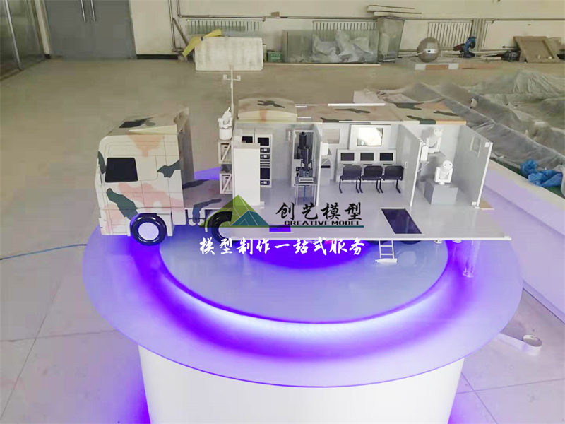 軍用通訊車剖面結構模型
